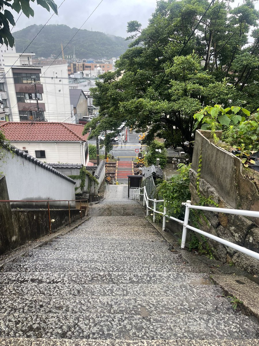 MyzFIDTdUbG2z2L's tweet photo. 尾道市信行寺
いよいよ文治忌スタート
雨凄いけど
足元お気をつけてお越しください https://t.co/LzMX1LgGxY