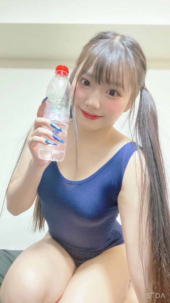 Yuinadayo115's tweet photo. こんばんは🌛
今日は曇りですね☁️ 
曇ってても外は熱いのでしっかり水分補給してくださいね💖

次回 22時10時~70分1枠
         0時50分~2枠程🈳あります！

マッサージで癒されたい方、ゆいなと会って元気が欲しい方お誘いお待ちしております💕
 #レッドリボン  #レッドリボン越谷 https://t.co/FIyLkAQ0FO