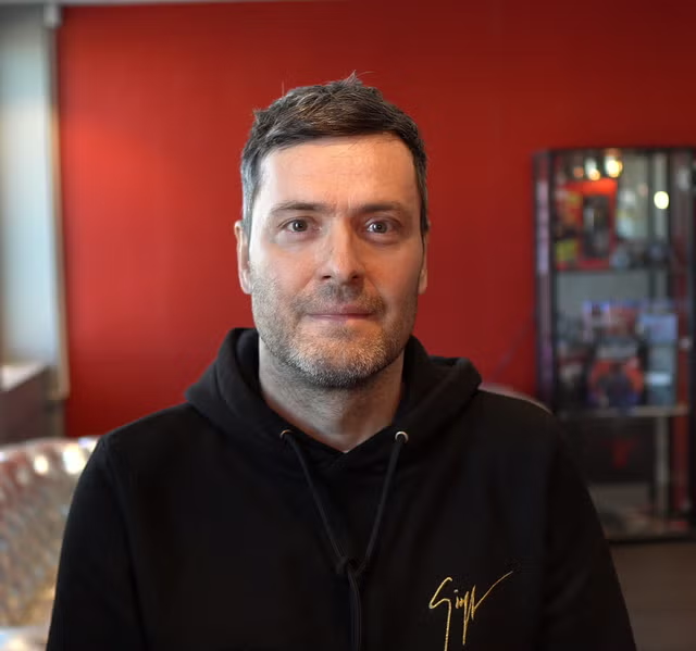 InfoXboxES's tweet photo. Jerk Gustafsson (cofundador y director de MachineGames) ha asumido la dirección de Arkane Studios, luego de que el presidente del estudio, Leonard Bendel, dejó su cargo el pasado 30 de junio.  

Según Jez Corden, este movimiento podría indicar una reestructuración interna para fortalecer el estudio, aunque por el momento ha escuchado que NO existen planes para cancelar el desarrollo de Marvel's Blade.

#XBOX #ArkaneStudios