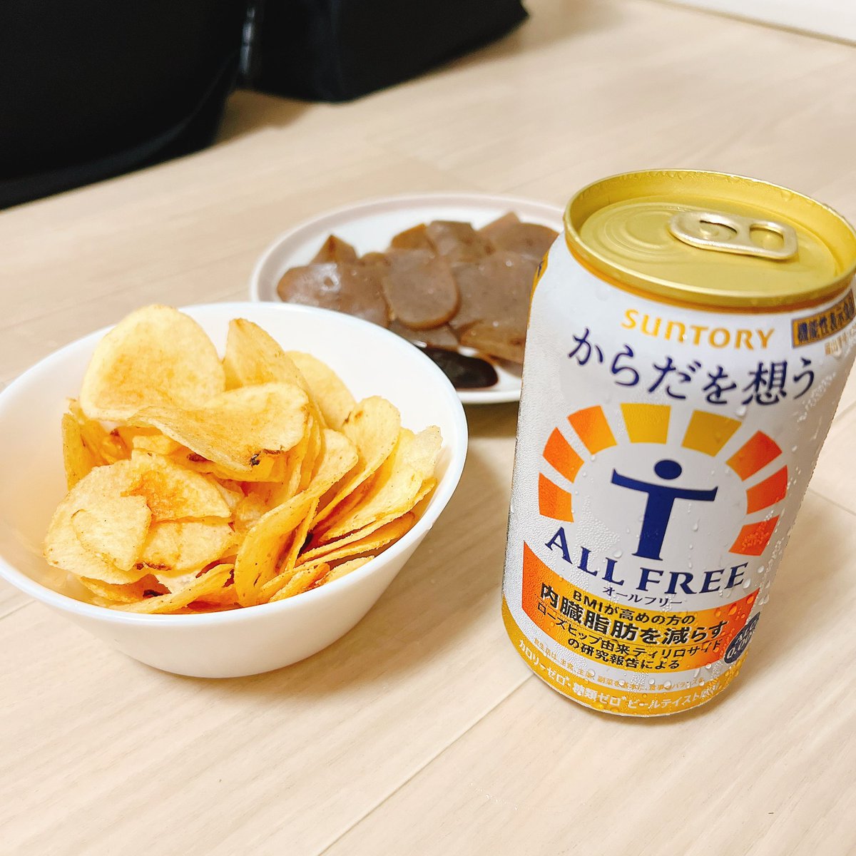 iwashishan's tweet photo. 昨夜は晩酌ナイト🍺🌙ついにノンアルコールに辿り着きました。全然ビールの味する！雰囲気味わえる！ノンアルいいじゃん👍おつまみは安定のこんにゃくと、ガーリック味のポテチ🧄激うま😋
#晩酌 #サントリー #オールフリー https://t.co/PZoA5xfIuv