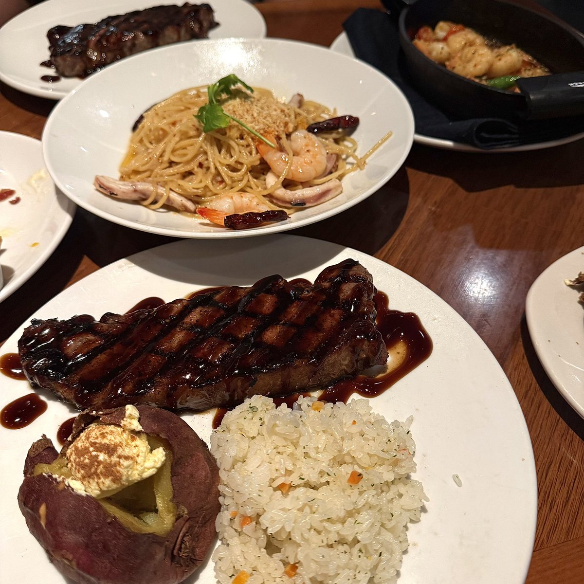 bbangee___'s tweet photo. 아웃백 야무지게 먹음이😚 https://t.co/iPlX6zFgQW