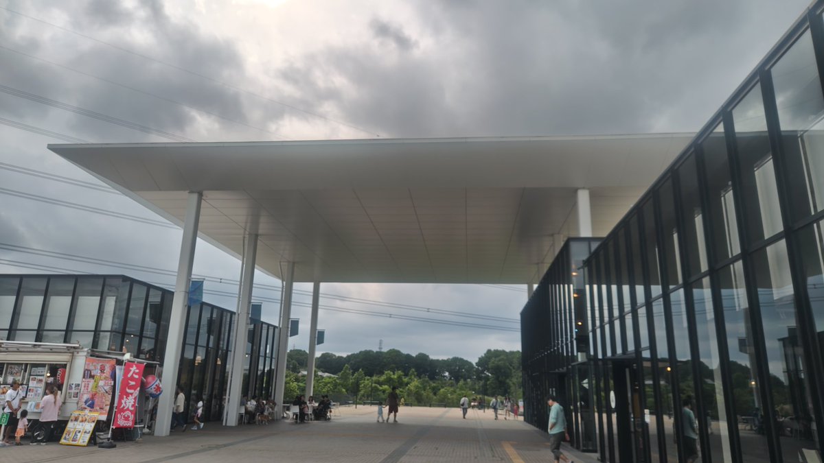 umattsu2's tweet photo. 川口ハイウェイオアシス！
自然豊かな公園が併設されているPA。
ファミリーが多く、私みたいなのが踏み入れるとちょっとした事で通報されるので細心の注意が必要。
直ぐに出よう！ https://t.co/WkZdoxVvhn