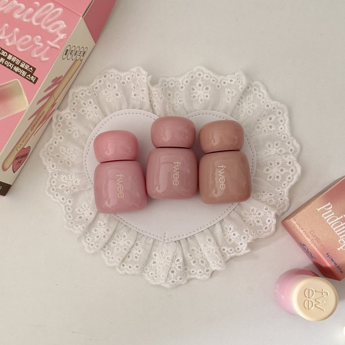 mmytype_'s tweet photo. fwee คอล สีใหม่เข้าไทยแล้วว 🍦🎀
ค่ดน่ารักกก คอลvanilla dessert โทนสีนัวๆพสญปไฮป์กันมากกกก แต่ก็เข้าใจได้น่ารักจริง ㅠㅠ แล้วมาถูกช่วงเทรนปรุงจืดโคตรนัว https://t.co/QnMAsGg6dh