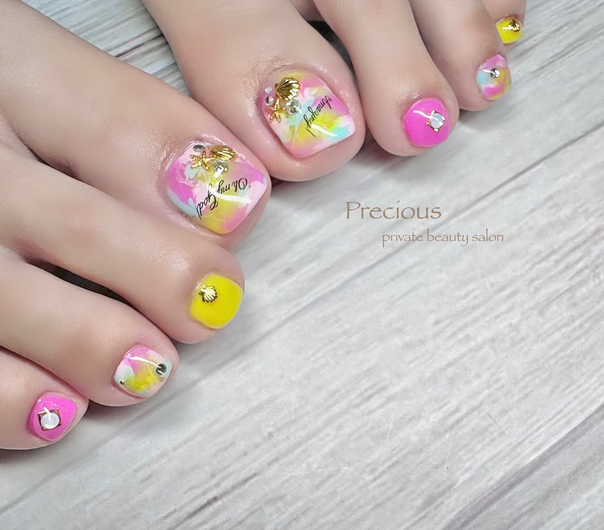 Precious_2016's tweet photo. トロピカルネイル🦩🦩🫧🏖

#トロピカルネイル
#フットネイル夏
#夏ネイル
#2026夏ネイル
#カラフルネイル https://t.co/aJ7KOpFE6Y