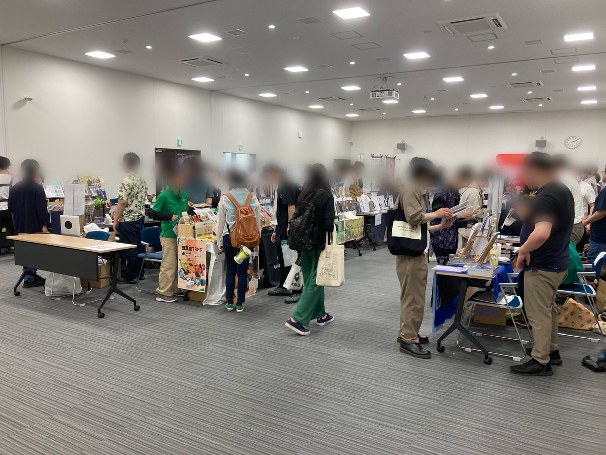 SHM_boardgame's tweet photo. 浜松の近くでTRPG専用同人即売会が実施されていたので、来場してきました。
TRPGを全くやったことないド初心者だけど、色々買ってみたので、今度仲間を集めてやってみます！
（ユンボ君が可愛い過ぎて、木製スタンド購入(๑╹ω╹๑ )
#TRPG
#掛川シ場 https://t.co/FOiD81tOTc