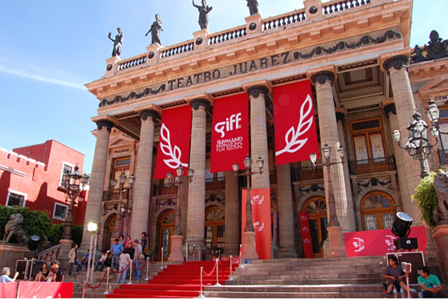 giffmx's tweet photo. ¡Buenos días, cinéfilos! ☀️🎬
Estamos cada vez más cerca de #GIFF2026. ¿Ya sabes en qué sede nos vas a acompañar?

👉 Guanajuato Capital, del 24 al 28 de julio.
👉 San Miguel de Allende, del 29 de julio al 2 de agosto.

¡Te esperamos! ✨ https://t.co/Mbr6SbJTow