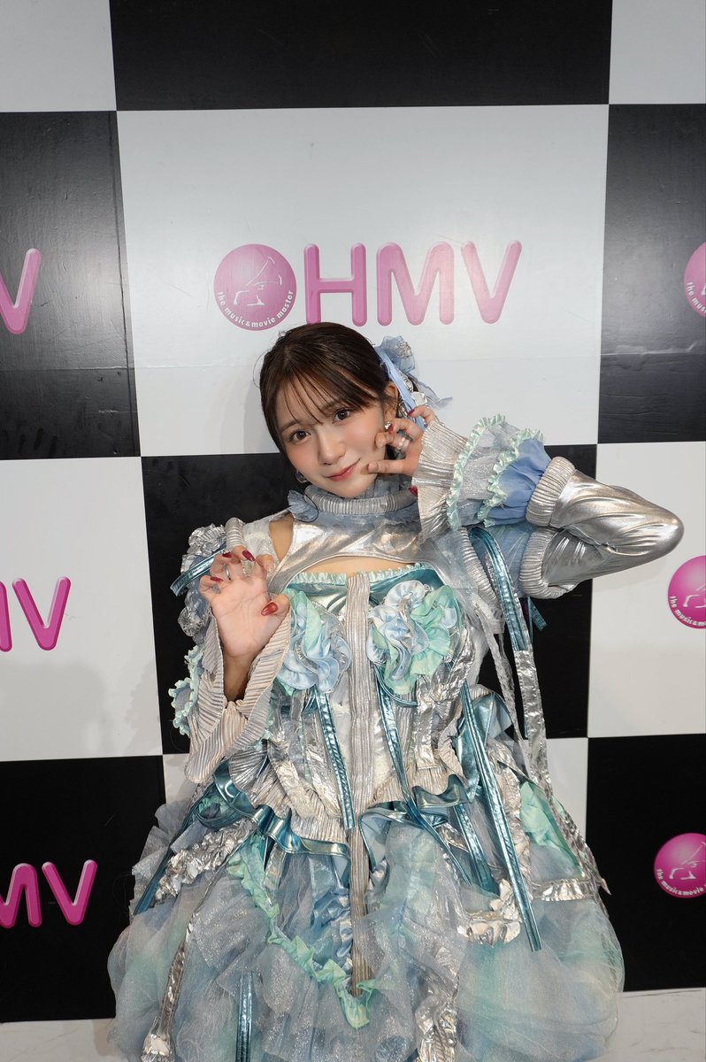 mirei_hoshi7's tweet photo. HMVエソラ池袋さんでのリリイベ🎧
会いに来てくれたみなさん、
今日は本当にありがとうございました🤍

そして明日は…
♡📷撮影は全編撮影可能タイム📷♡

🎪横浜ビブレ　Niggoひろば 
13:00〜
カメラやスマホを持って、
ぜひたくさん思い出を残してください♡

#ミレソロひかりあと #にゅーえももん
#星名美怜 #撮影可能 #カメコ さん