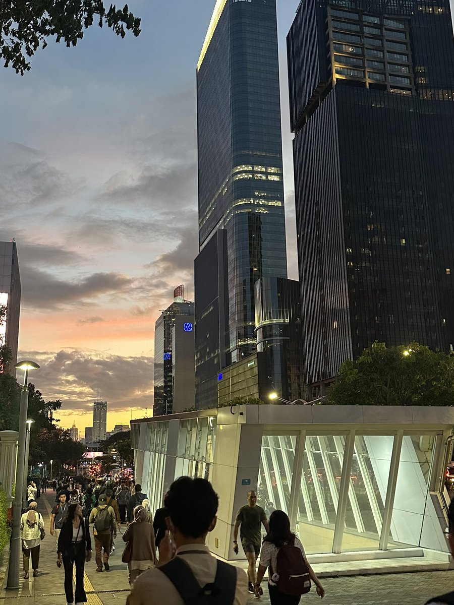 temataaa's tweet photo. Jakarta kalau lagi “no pollution” https://t.co/TjZk8NG0W2
