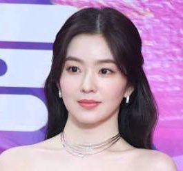 IconicRankings's tweet photo. Most Beautiful Woman in the World 2026 live rankings:

1. Kim Jisoo 🇰🇷 — 393,531 votes
2. Freya Jayawardana 🇮🇩 — 259,089 votes
3. Madison Beer 🇺🇸 — 237,378 votes
4. Irene 🇰🇷 — 167,489 votes
5. Kim Ji Won 🇰🇷
6. Kim Jennie 🇰🇷
7. Kathryn Bernardo 🇵🇭
8. Zhao Lusi 🇨🇳
9. Hande Erçel 🇹🇷
10. Liza Soberano 🇵🇭
11. Alia Bhatt 🇮🇳
12. Zhang Jingyi 🇨🇳
13. Dilraba Dilmurat 🇨🇳
14. Chou Tzuyu 🇹🇼
15. Karina 🇰🇷
16. Go Youn-jung 🇰🇷
17. Jang Wonyoung 🇰🇷
18. Selena Gomez 🇺🇸
19. Barbara Palvin 🇭🇺
20. Dasha Taran 🇷🇺
21. Yeh Shuhua 🇹🇼
22. Kiara Advani 🇮🇳
23. Han Sohee 🇰🇷
24. Andrea Brillantes 🇵🇭
25. Lyodra Ginting 🇮🇩

Source: Shining Awards
