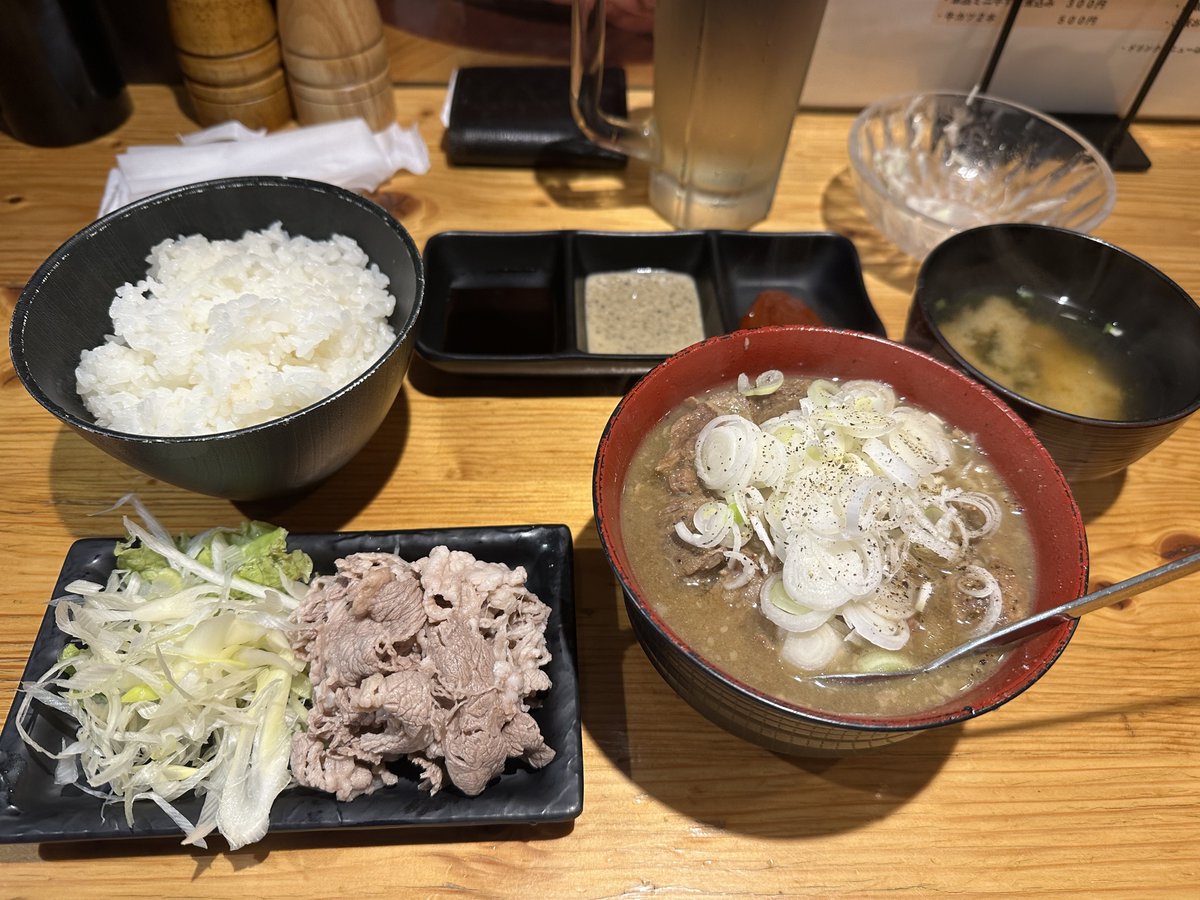 mimi_gbf's tweet photo. 牛すじ煮込み定食めっちゃ美味しかったけど、口の中めっちゃ火傷しました笑 https://t.co/2oSUdlLJAl