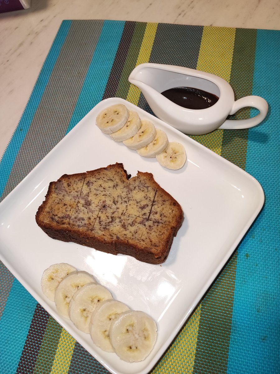 mey9mey's tweet photo. Homemade, banana bread with chocolate and bread.. Happy weekend to everyone please π₯ͺππ₯°ππ«°π
#meywithken #yummy #YUMI #family #fy #FoodieBeauty #Foodie #foodpic #foodp #hungry #chocolate #tasty #homecookingvsfastfood #fyp #homemade #love #fypγ·γ #bread #babanabread #delicious https://t.co/pEqivYVtgV
