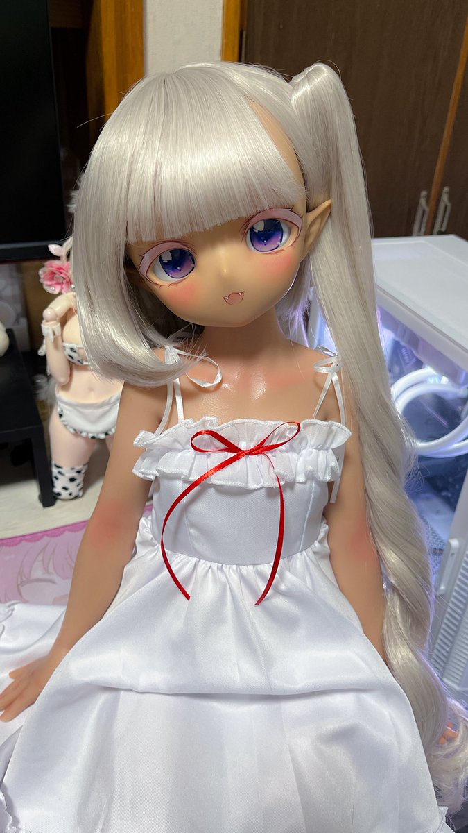 gram_doll's tweet photo. ツインテールが付け外し出来るタイプだったから片方だけのサイドテールにしてみた https://t.co/XNoTQwg6B1