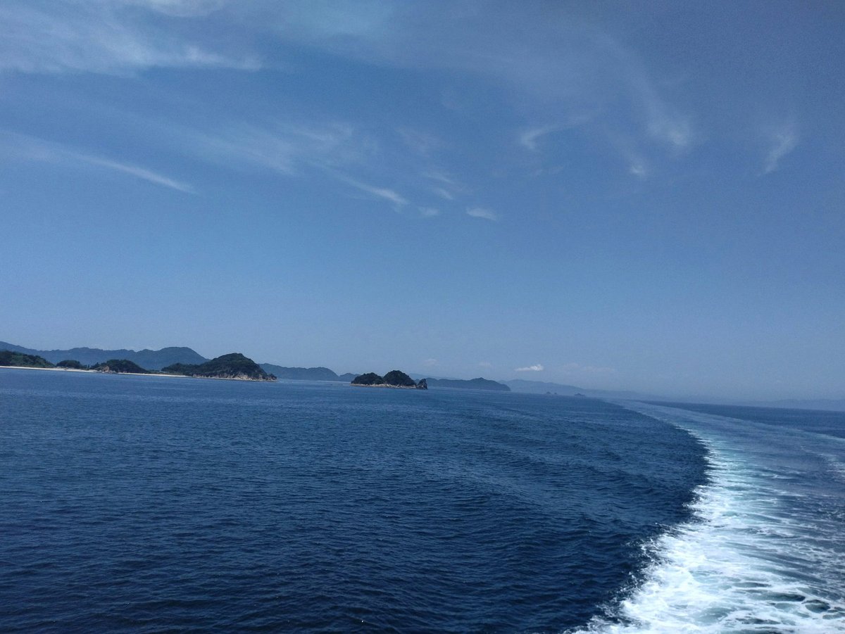 Zollaty's tweet photo. 夜中からサッカー見てまた寝てセブン駆け込んでDVDフラゲしてメルカリ発送して飼ってるわんちゃん散歩行ってもうヘトヘト😌 https://t.co/ghvBdvTdDa