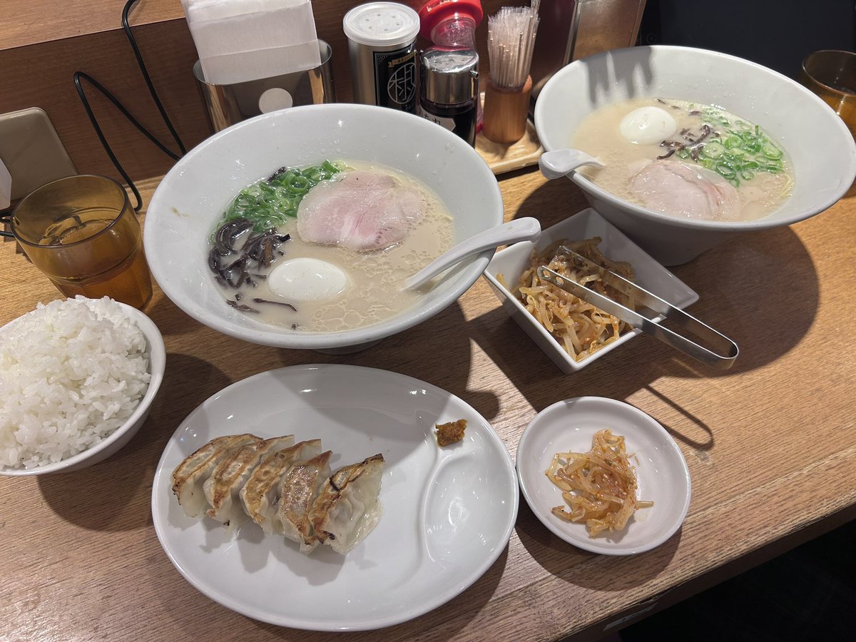 bebe_gin_nan's tweet photo. ラーメンシナリオに嫌気が刺してラーメン食べに来た https://t.co/Ftl9LEjHCk