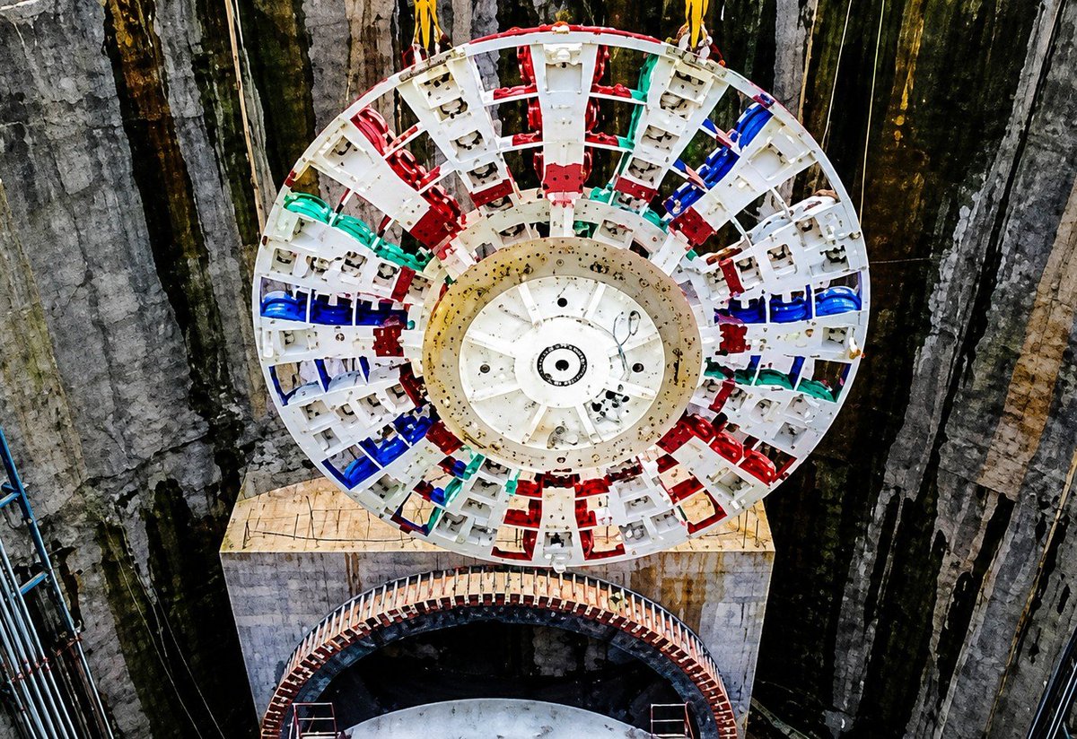 beatsinbrief's tweet photo. 🚨 JUST IN: Railway Minister Ashwini Vaishnaw will inaugurate tunnel-boring work for the Mumbai–Ahmedabad Bullet Train project, marking the first use of a tunnel boring machine (TBM) for 🇮🇳 India's first high-speed rail corridor. https://t.co/sByIz8I4Eh
