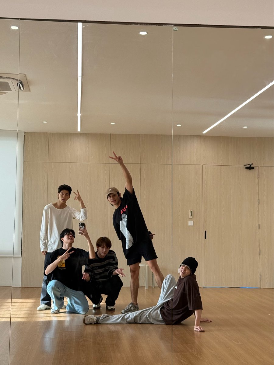 SaranPie's tweet photo. อยู่ไม่ไหว อยู่ไม่ไหว https://t.co/9MiBrJgQGT