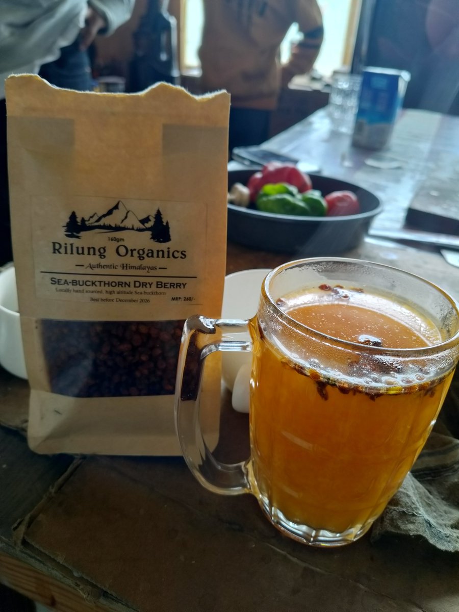 TsarapAdv's tweet photo. Seabuckthron Tea 🍵 
Sea buckthorn may help treat include eczema, wound healing, blood sugar, high blood pressure, high cholesterol, liver disease, gastric ulcers, and radiation damage. 
#Tea https://t.co/x3n4YVvRX9