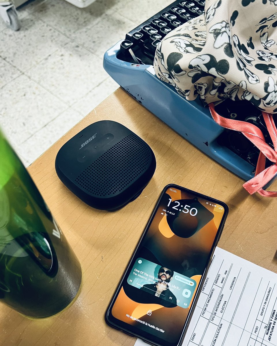 danimon48's tweet photo. Obvi tenia que poner a the weeknd en la guardia https://t.co/AdMybQkjFe