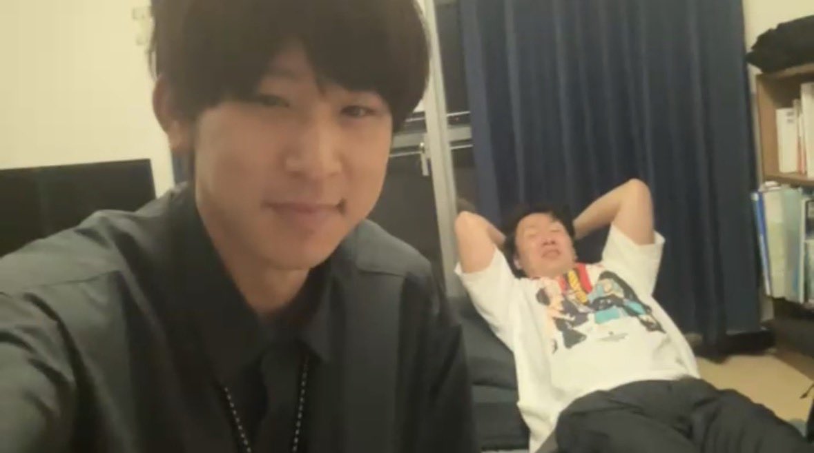 tachibana_now's tweet photo. 別にどっちかがサムネブサイクにならなあかん決まりはなかってんけども。

ボックス開いて喜ぶ32歳共をこれからもよろしくお願いします

@DA_696969 https://t.co/SgOqWTmL9i
