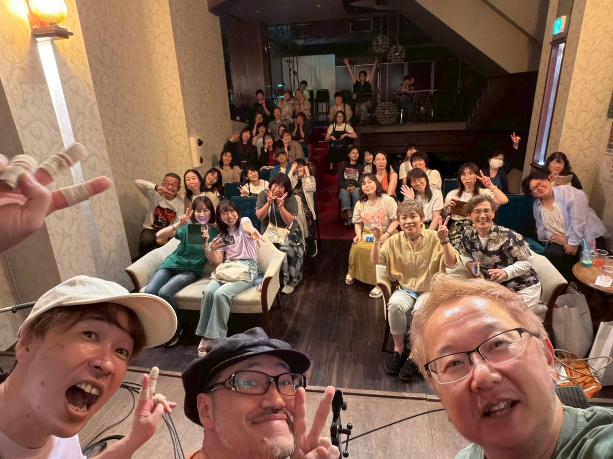 chanmatsu83's tweet photo. 昨日の #trioNé 岡山公演、#城下公会堂 in KOTYAEへお越しくださった皆さん、ありがとうございました！
石成さんと下見で行った時から素敵な場所だと思っていましたが、昨日楽器を出して鳴らした瞬間から音の響きが良く、本番もとても気持ちよく演奏出来ました！また演奏しに来たいです(^_-)♪ https://t.co/DiFvmJNoEu