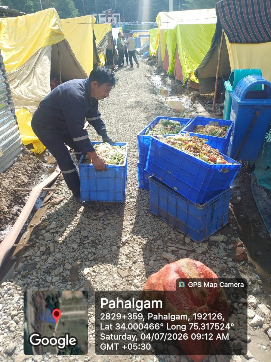 mission_sbm's tweet photo. Waste collection operations continue in full swing across both Baltal &amp; Pahalgam axes, with sanitation workers working tirelessly to keep the Yatra routes clean, safe &amp; environmentally sustainable. 
@ShriSasb @MoJSDDWS @OfficeOfLGJandK https://t.co/9Mph2nZ0t3