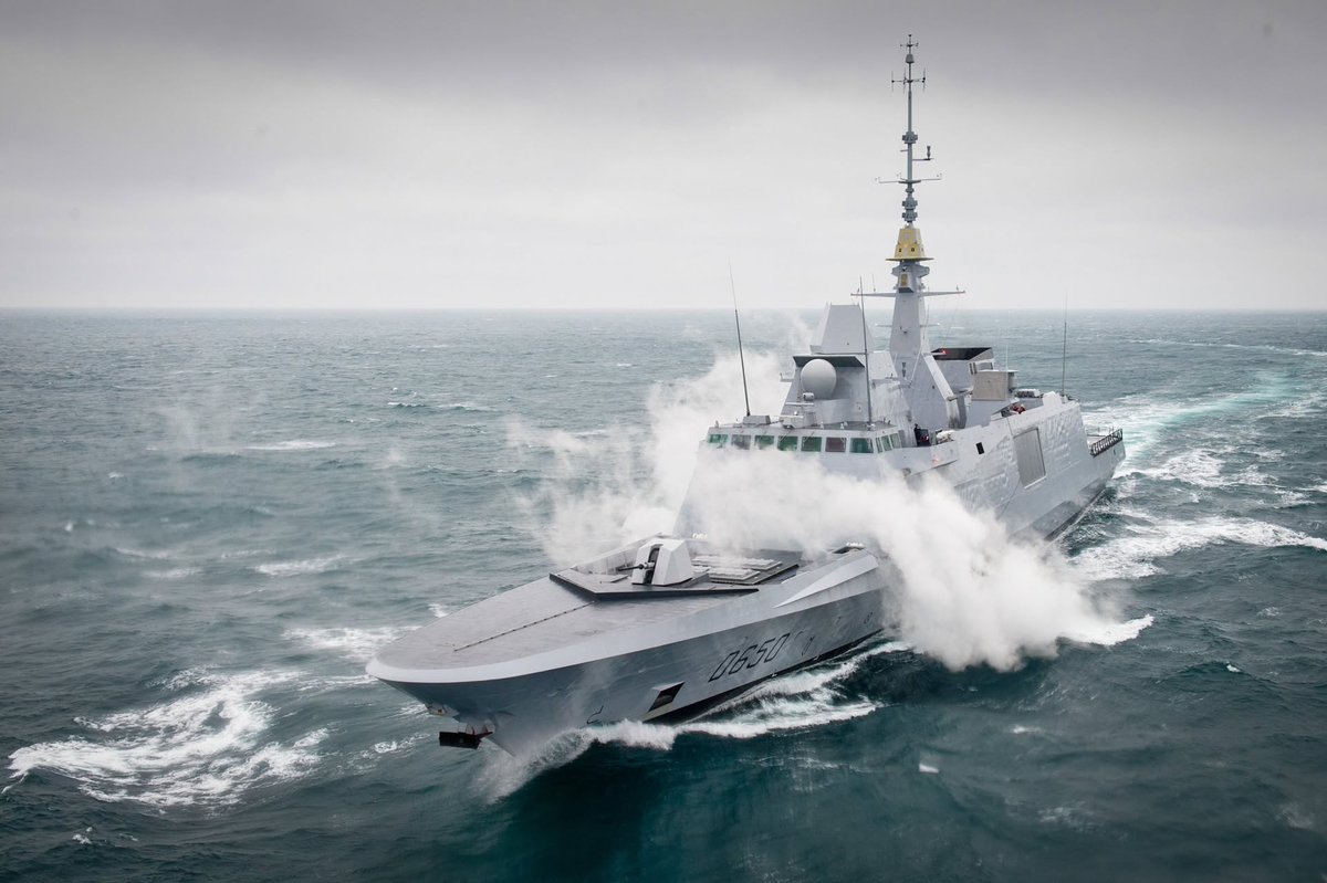 premar_ceclant's tweet photo. Brest 📍 | #PICC
Le VAE Jean François Quérat, commandant la zone maritime Atlantique, a reçu à la préfecture maritime de Brest les 40 officiers généraux de la 4ᵉ promotion du Paris International Capstone Course (PICC), aux côtés du GBA Cunat, directeur du Centre des hautes études militaires (CHEM), du CA Schegg (FOST) et du CA Bordier (FAN Brest).
🤝 Des échanges consacrés aux enjeux stratégiques de l'Atlantique et aux défis maritimes actuels, afin de renforcer une culture stratégique commune entre alliés.
⚓#MarineNationale #OTAN #CECLANT
@marine nationale @nato