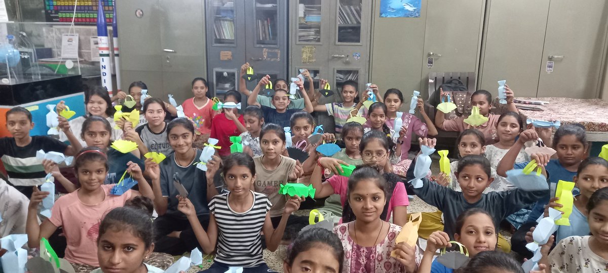 iplabjnd's tweet photo. International #PlasticBagFree Day was celebrated yesterday @CscJunagadh. #Students learned about #PlasticWaste,its impact on the #environment &amp; simple ways to reduce #pollution. They also made paper bags as an #EcoFriendly alternative. A small effort that can make big difference. https://t.co/2Z2CPOH9BO