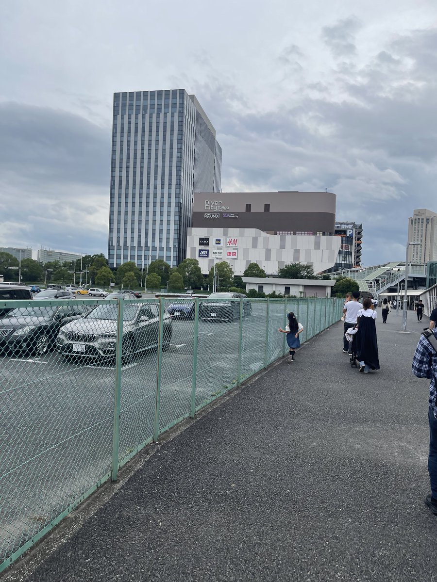 rt__ri1201's tweet photo. なうここ
ギリギリでしぬけど
#レイ���ツリー初夏のフリラ https://t.co/JByb4khoAW