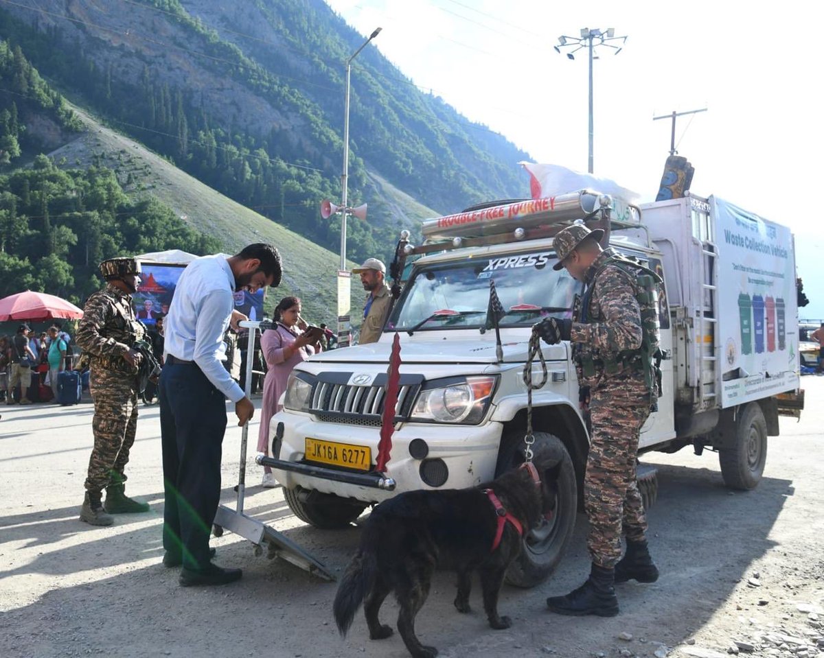 crpf_srinagar's tweet photo. #CRPF! Faith in every step!
Queues,faith and Secuirity!
CRPF jawans are controlling Crowd and maintaining safety &secuirity of pilgrims came for Holy Journey at Base camp Baltal !
@crpfindia
@digsnrnorth
#Amarnath
#AmarnathYatra2026
#Holycave https://t.co/0kRwD4j6lj