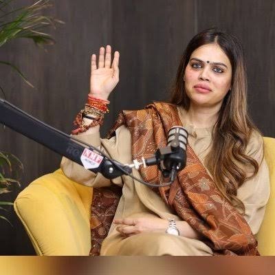 azizkavish's tweet photo. FIR से पहले- मुसलमानों का बायकाट करना चाहिए, उनको नौकरी से निकाल देना चाहिए, नबी“ﷺ”
 पर ओछी टिप्पड़ी किया

FIR के बाद- मैं कोर्ट में प्रूफ करूंगी की वीडियो AI जेनरेटेड है🤣 https://t.co/P70QQA4kx2