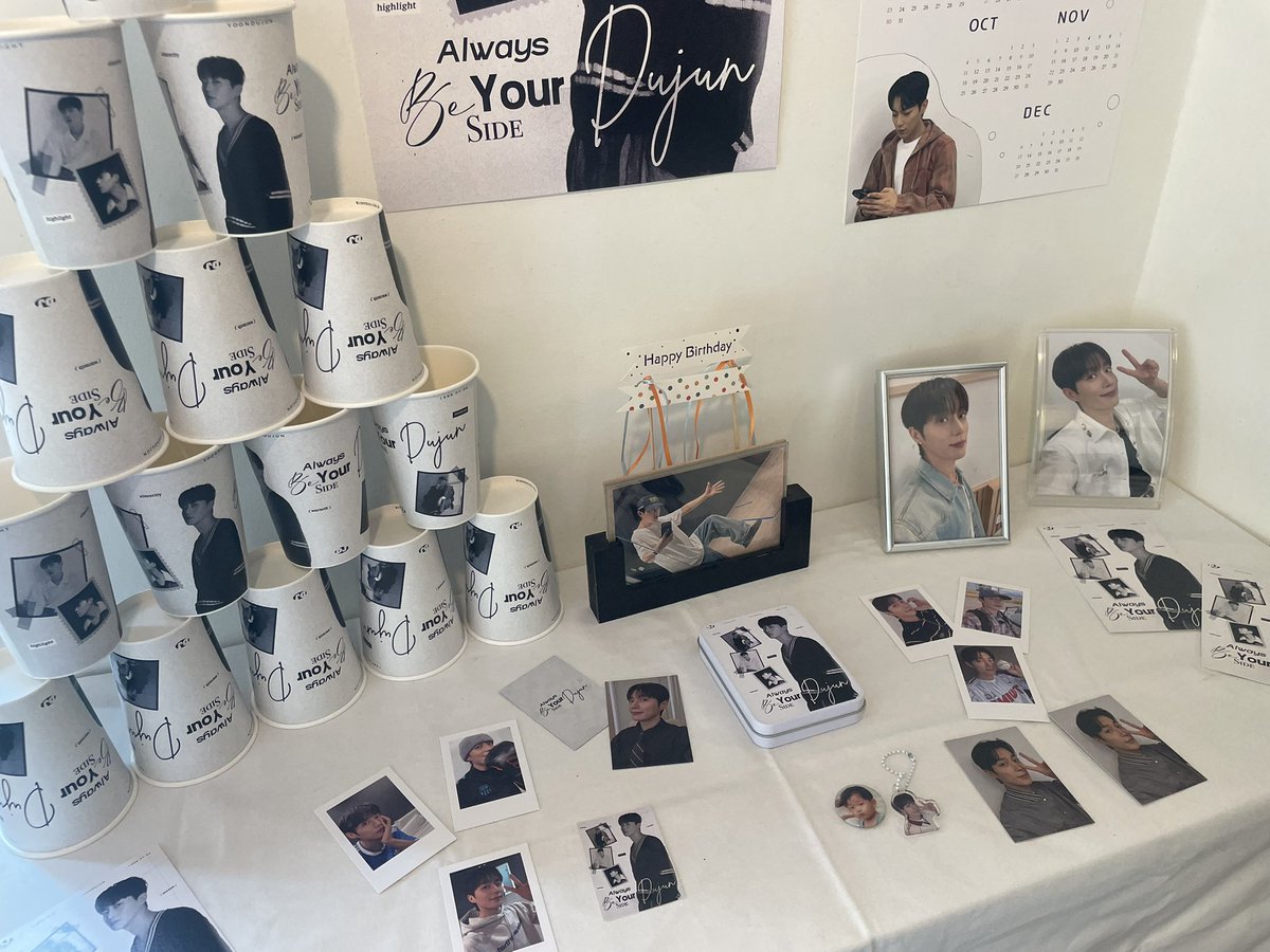 ozooing's tweet photo. 📍카페식스
#Always_dujun
#항상_윤두준과_함께 

두자님생일추카해요<<<3♡ https://t.co/srI3wrgFC8