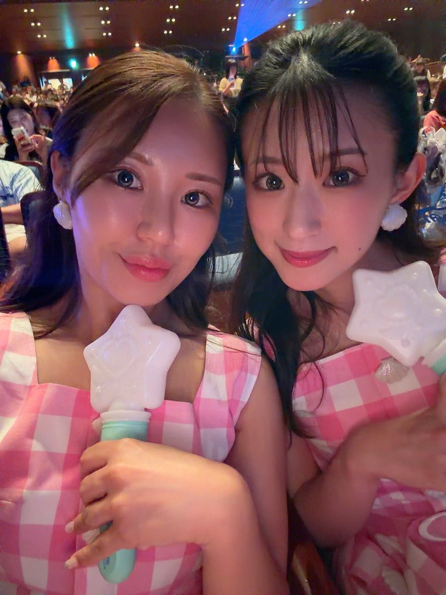 hrknyn0318's tweet photo. 🌟カナやんの地元三重公演2Days🌟

4列目、10列目という素晴らしい席で
地元公演のカナやん拝めて感無量でした😭🫶

4列目端っこやったからカナやんが服見て
😳😆🫵ってしてくれて歌の途中やのに
会場内に雄叫び上げたの一生忘れません🗣️

残すは私の地元京都公演2Days💓
みゆちゃんいつもありがとう🫶 https://t.co/3Im835PijX