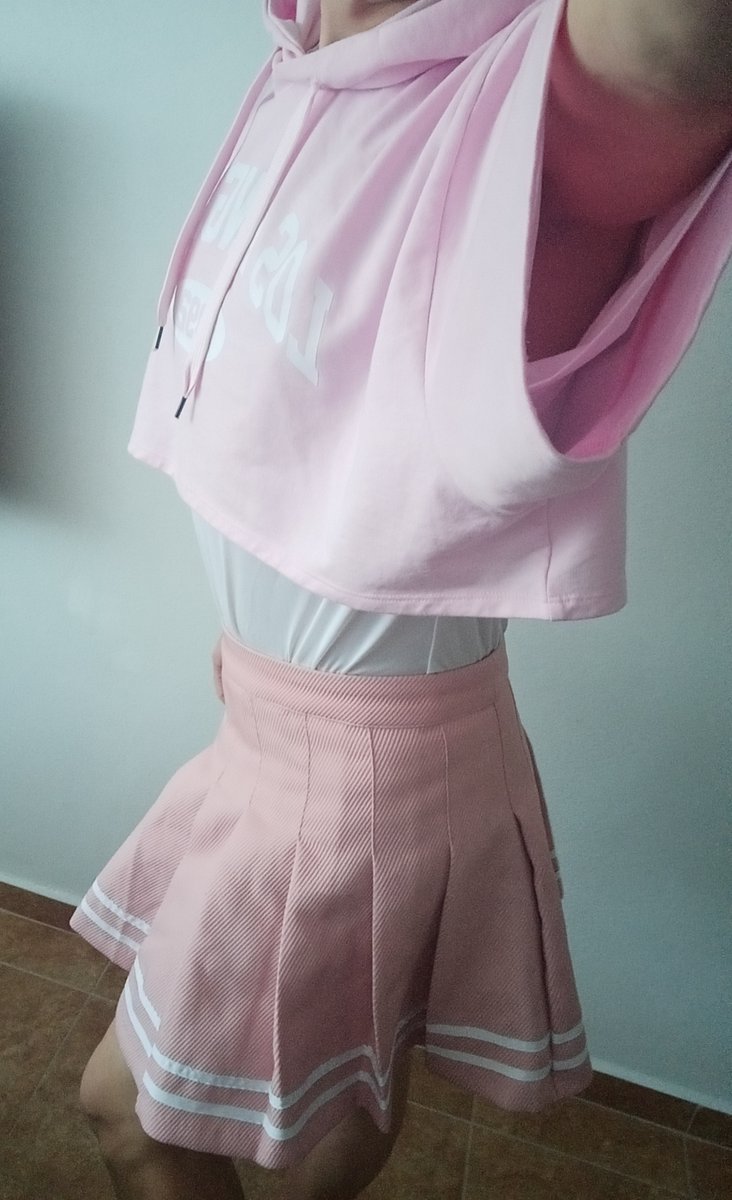 LockedZoe's tweet photo. Pink and white vibes for today... 💕 Do you like this combination?

#femboy #femboys #femboyfashion #femboyootd #crossdresser #cutefemboy #skirt #pleatedskirt #pink #pinkskirt #altfashion #cute https://t.co/xdWuLv4f9B
