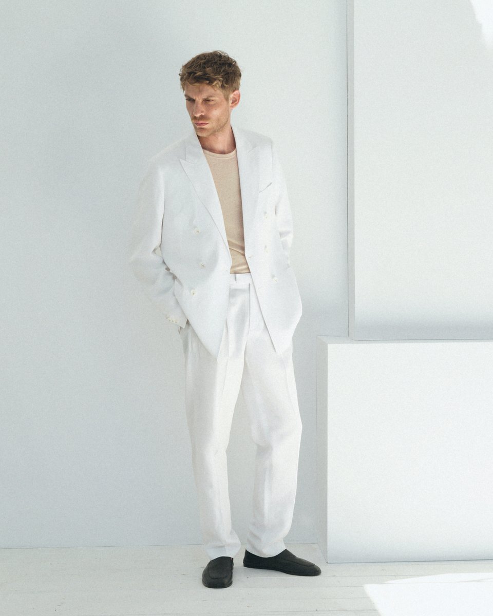 MANGO_Man's tweet photo. From crisp shirts to effortless tailoring, versatility is the season’s best asset. Explore more at https://t.co/n17tLa9pEj 
Shirt: 37041433 
Blazer: 37051358 
T-shirt: 37061436 
Trousers: 37061358 
Polo shirt: 37001439 
#MangoMan https://t.co/P0b81FtEU6