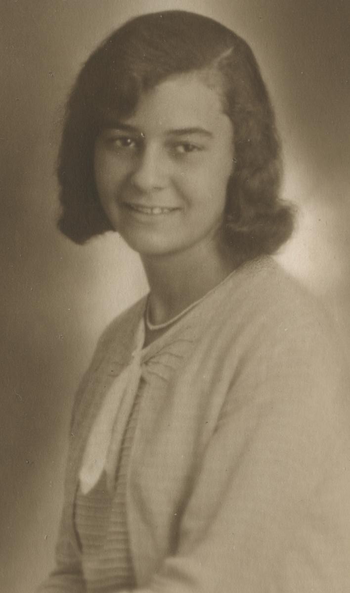 AuschwitzMuseum's tweet photo. 4 July 1912 | A Czech Jewish woman, Edita Buchbinderová, was born in Prague.

She was deported to #Auschwitz from #Theresienstadt Ghetto on 6 September 1943. She did not survive. https://t.co/jQYLvzWucf