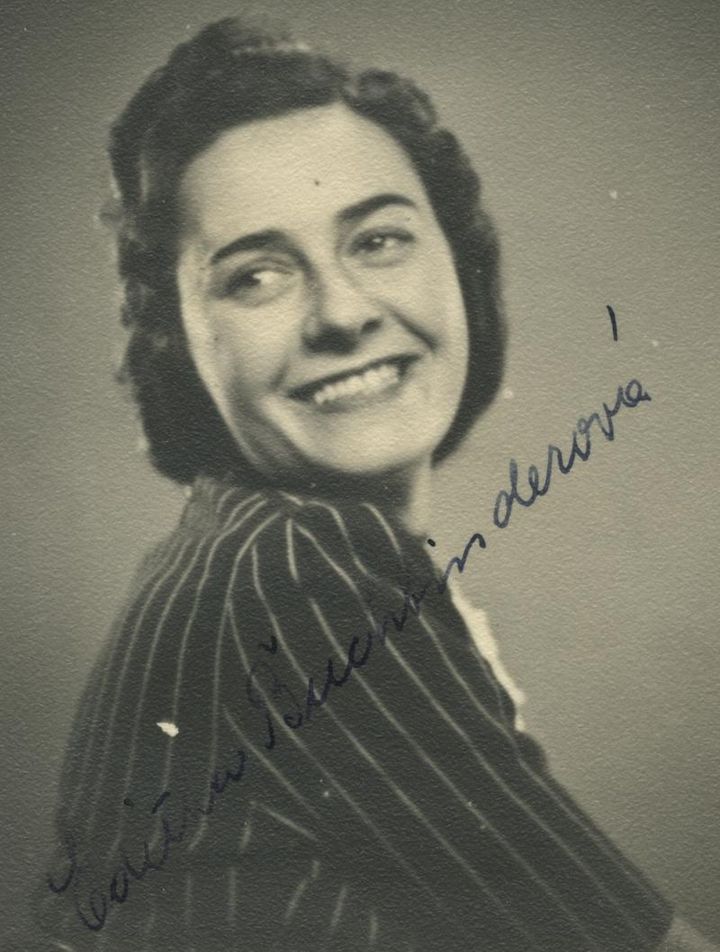 AuschwitzMuseum's tweet photo. 4 July 1912 | A Czech Jewish woman, Edita Buchbinderová, was born in Prague.

She was deported to #Auschwitz from #Theresienstadt Ghetto on 6 September 1943. She did not survive. https://t.co/jQYLvzWucf