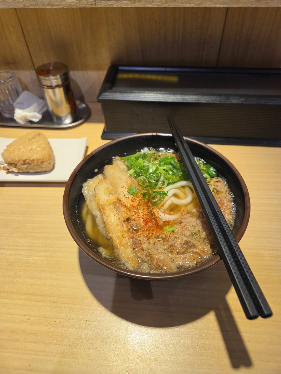 スイカうどん お腹空いたので駅うどん😁 #博多駅