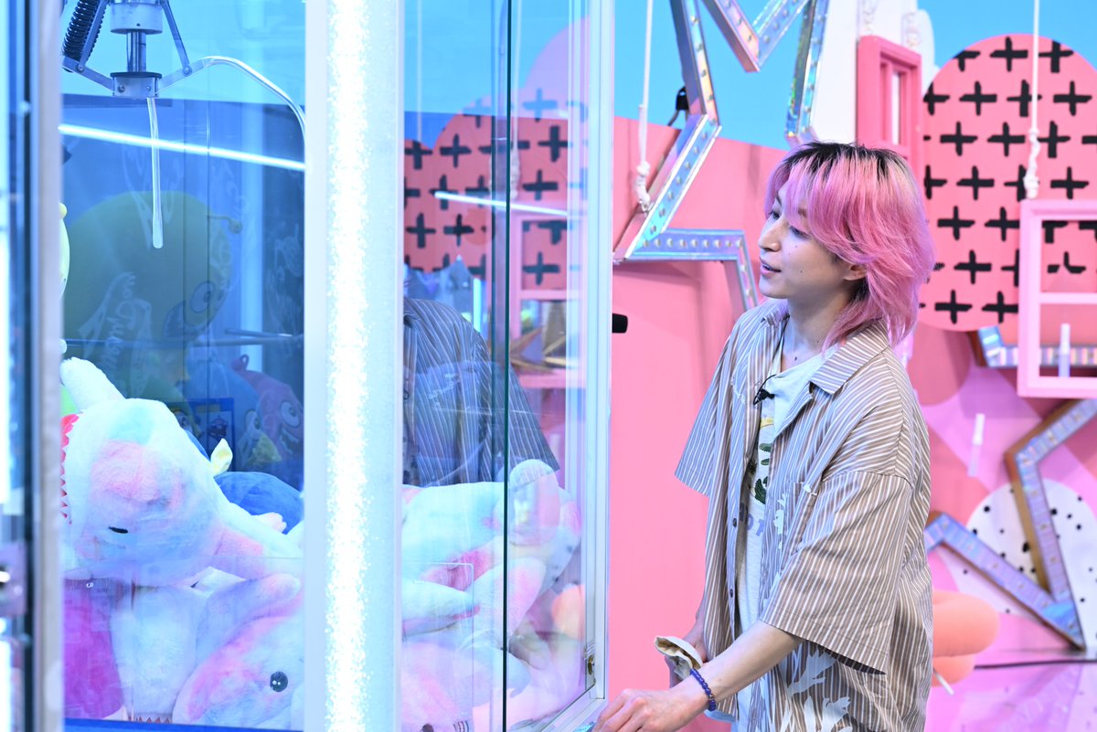 sakusakuhimhim's tweet photo. ／
　放送開始🌸🍄
＼

今夜は...
　100年以上の歴史を持つ！
　『クレーンゲーム』を深掘り！✨

　深澤辰哉(Snow Man) が
　スゴ技を伝授！のはずが...

　予想外の事態が連発🤣
　ふっかの頑張りをぜひ見届けてください💜🥺

　📣番組の実況感想は
　 　#サクサクヒムヒム でお願いします☺️

📍TVerのお気に入り登録もお忘れなく

🌸『サクサクヒムヒム』🍄
　佐久間大介(Snow Man) 
　日村勇紀(バナナマン)

　👤ゲスト：木村カエラ
　🐑おしつじ：深澤辰哉(Snow Man)