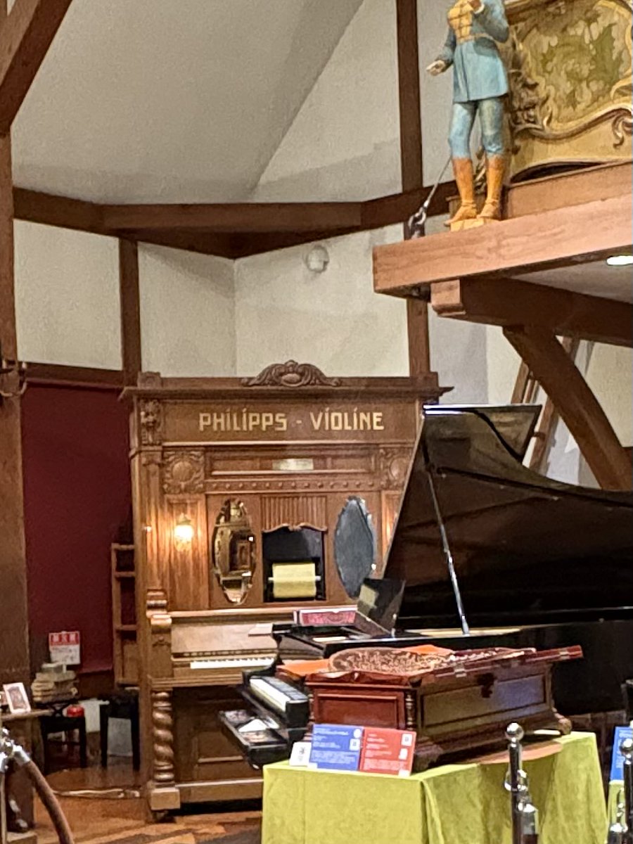 njunkobaba's tweet photo. 萌木の村のオルゴール博物館！
今日は全部の自動演奏楽器を鳴らしております〜〜
すごい！！

何時に終わるかは不明だそうです！

#萌木の村
#ホールオブホールズ
#全機種演奏中
#何時におわるかな https://t.co/Wh97HVhxMc