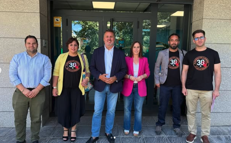30n_Autonomos's tweet photo. La semana pasada nos reunimos con el PP en Granada. Nos presentaron su plan de medidas para autónomos. Primera parada de una ronda con todas las fuerzas políticas. 
Gracias a @ppgranada por escucharnos

#30n #autonomosespaña #autonomos #dignidadparalosautonomos https://t.co/d2z4bhkkM4