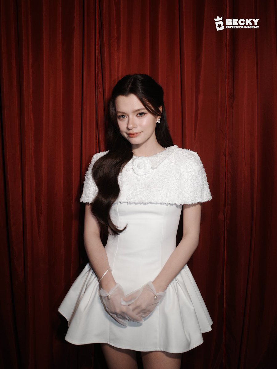 beckyentofc's tweet photo. Becky Armstrong x เสน่หาวาโย FINAL EPISODE EVENT.

วันนี้เจ้าหญิงบลูสวยมั้ยคะ 💖✨

THE AIR FINAL EPISODE
#เสน่หาวาโยตอนจบ https://t.co/GXXXa7Vjf4