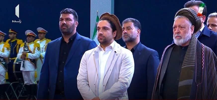 soutulhaqh's tweet photo. د احمد مسعود او د پاکستان د فوځ مشر عاصم منیر د ایران د مشر د درناوي په مراسمو کې یو ځای ولیدل .
د ایراني سرچینو په وینا، دواړو اړخونو ترمنځ د پټو دروازو تر شا شاوخوا ۱ ساعت پټې خبرې ترسره کړي https://t.co/xUP6gVCB6Z