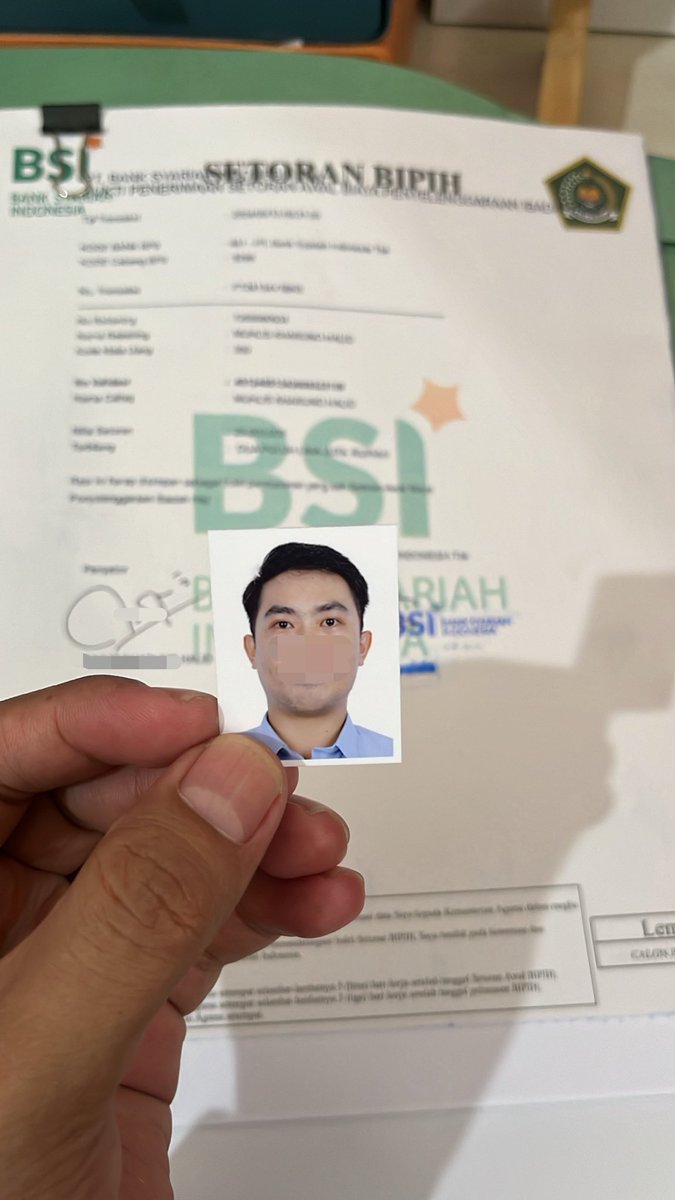 uliisshh's tweet photo. gen milenial punya duit:

- Beli rumah (sekalian nyicil isinya)
- Daftar melengkapi rukun islam
- Sekolah lagi (karena ternyata belum kapok)
- Jalan-jalan (sebelum lutut mulai banyak protes) https://t.co/mgpCmm755N