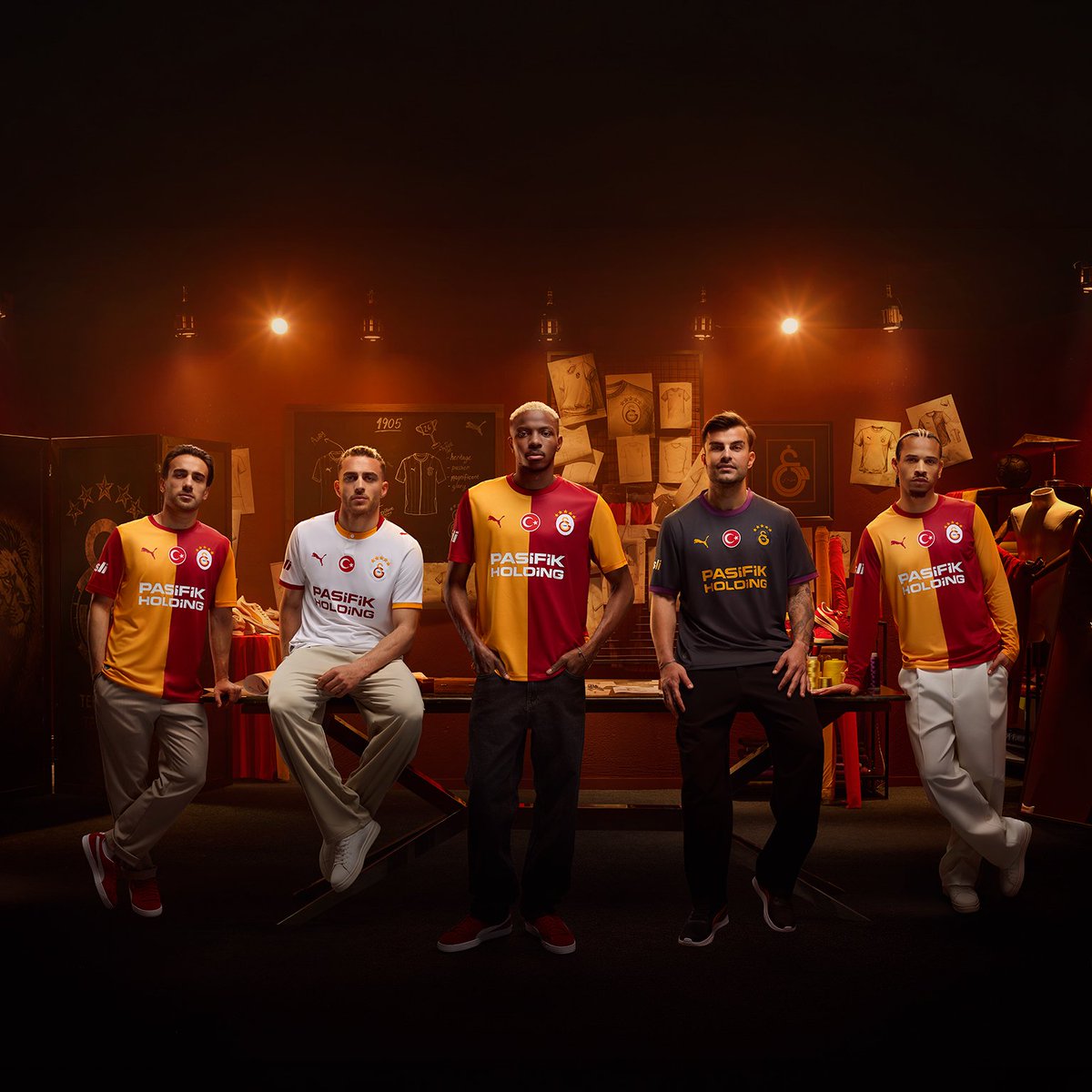lemarcaspors_'s tweet photo. 🚨 SON DAKİKA | GALATASARAY'IN, YENİ SEZON FORMALARI GÖRÜCÜYE ÇIKTI. https://t.co/ypJl81pTtK