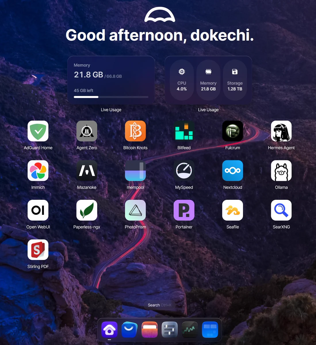 Umbrelのホーム画面。Bitcoin Knots、Fulcrum、mempool、Ollama、Open WebUI、SearXNGなどを並べた自己ホスト環境のスクリーンショット。