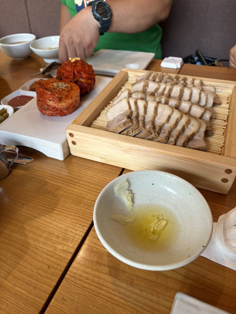 moririn1303's tweet photo. 今日はポッサム食べたくなったの韓国にきましたうまい https://t.co/cBUVbDWqOw
