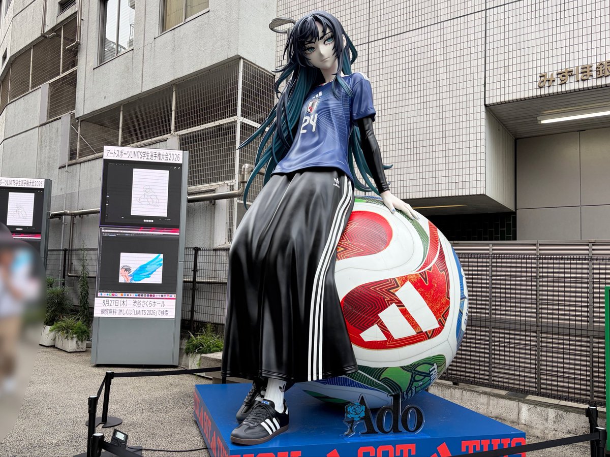 sleepless_gig's tweet photo. 誰だよ、Adoのこと檻から出したやつ https://t.co/BH2QbVIs71