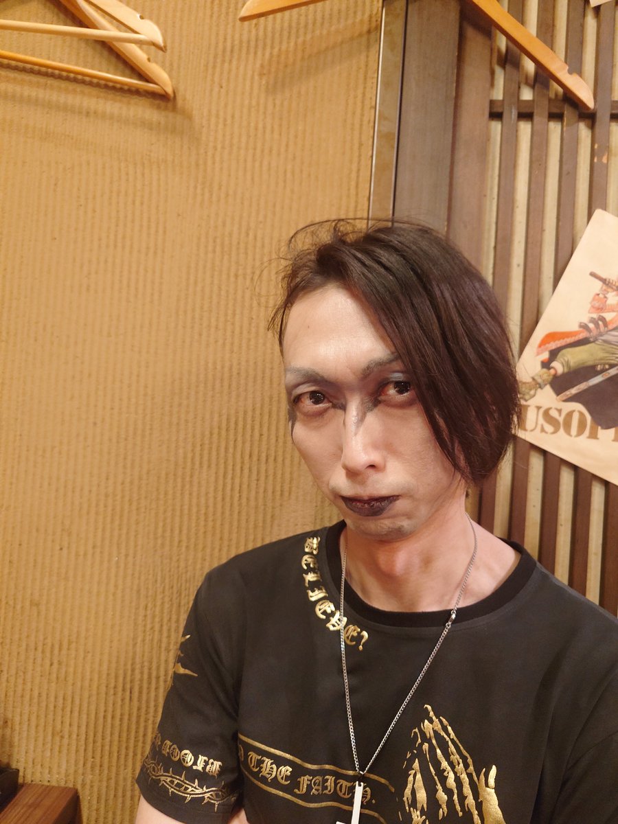 crazyrock0101's tweet photo. なんか、
居酒屋に、
不審者、
いるよ。
#Deathroll https://t.co/NXM5wAxlp7