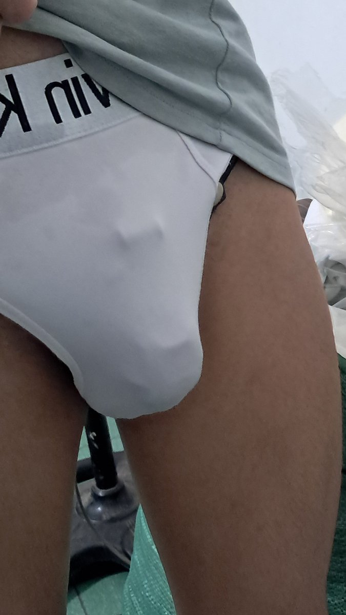 cunganhdu's tweet photo. [8/235] lâu lâu mặc lại sip tam giác  -))) phần bìu vẫn hơi đau lại phải thường xuyên bôi gel haizz

@Annamvuong https://t.co/DoaGuy1BfQ