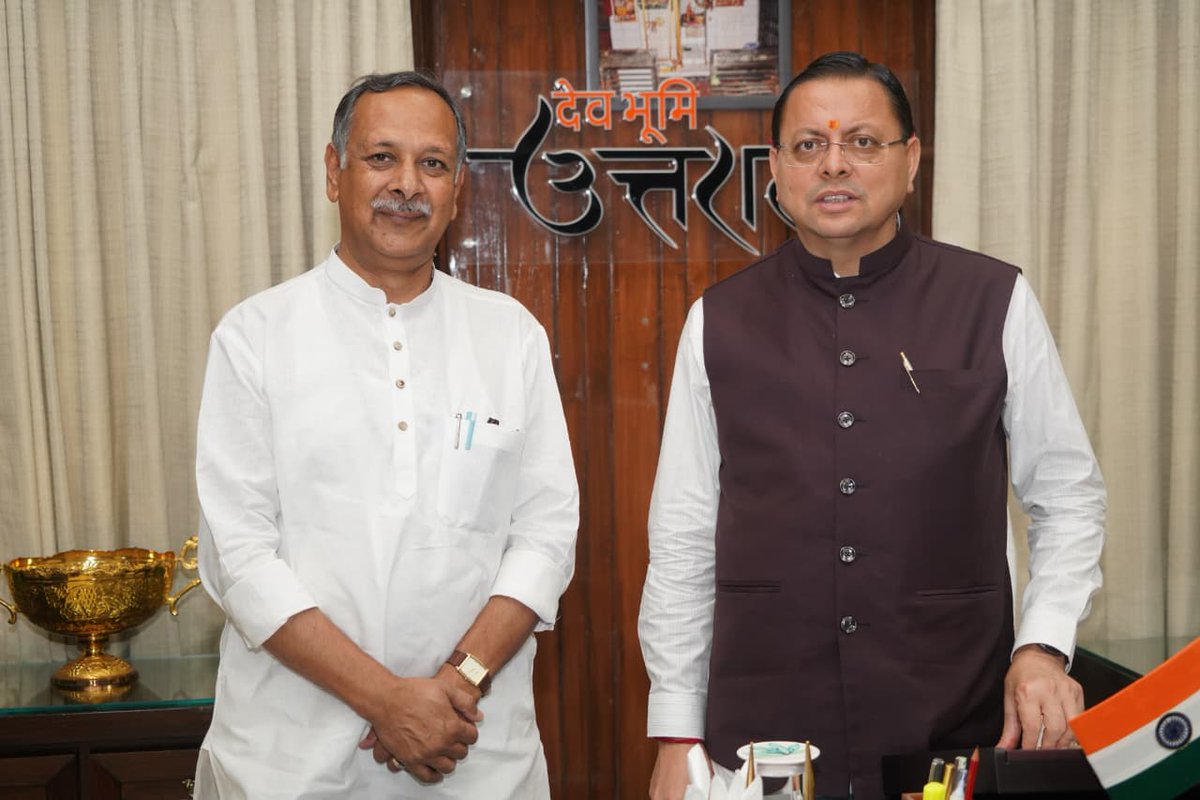 PuneetMittalBJP's tweet photo. मुख्यमंत्री आवास देहरादून में उत्तराखंड के यशस्वी मुख्यमंत्री श्री @pushkardhami जी से आत्मीय भेंट कर उनके सफल नेतृत्व में उत्तराखंड सरकार के गौरवपूर्ण 5 वर्ष पूर्ण होने पर हार्दिक बधाई एवं शुभकामनाएँ प्रेषित कीं।

#Dhamike5saal https://t.co/XyxzmkEO5K